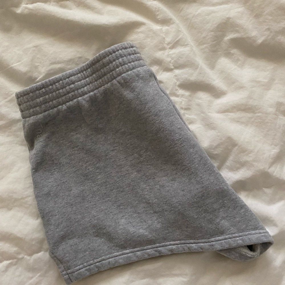 aritzia sweatshorts - Picture 3 of 3